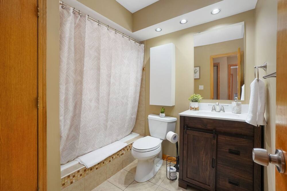 Photo of Bathroom in Elk Grove Village