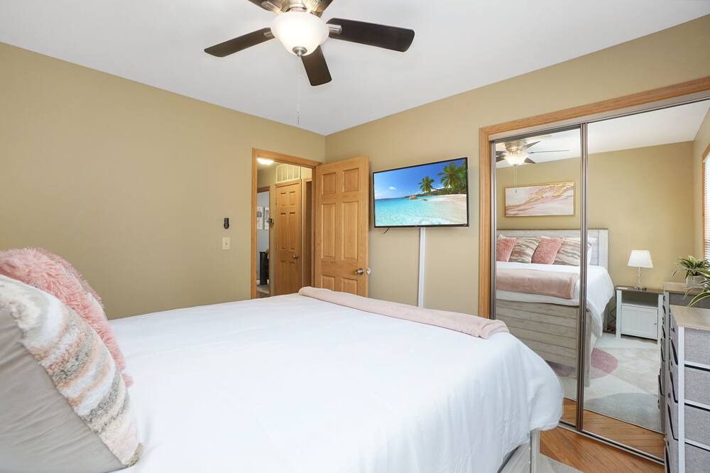 Photo of Bedroom in Elk Grove Village