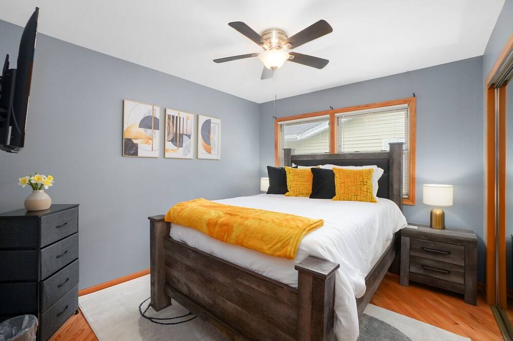 Photo of Bedroom in Elk Grove Village