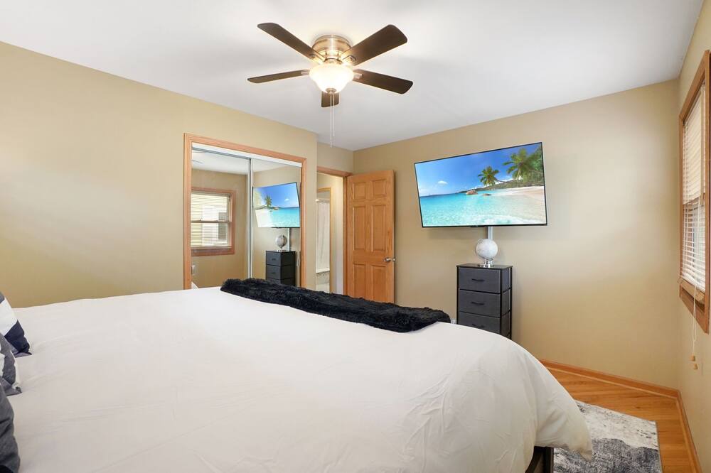 Photo of Bedroom in Elk Grove Village