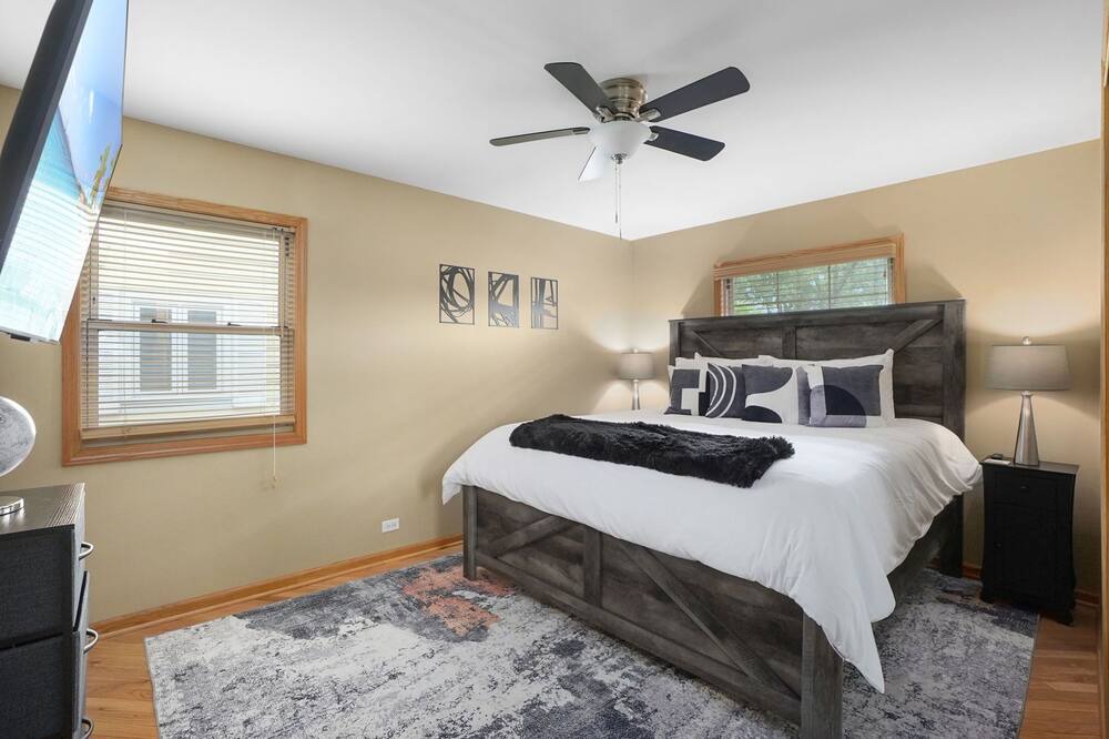 Photo of Bedroom in Elk Grove Village