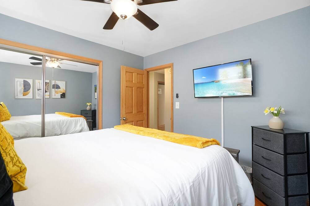 Photo of Bedroom in Elk Grove Village