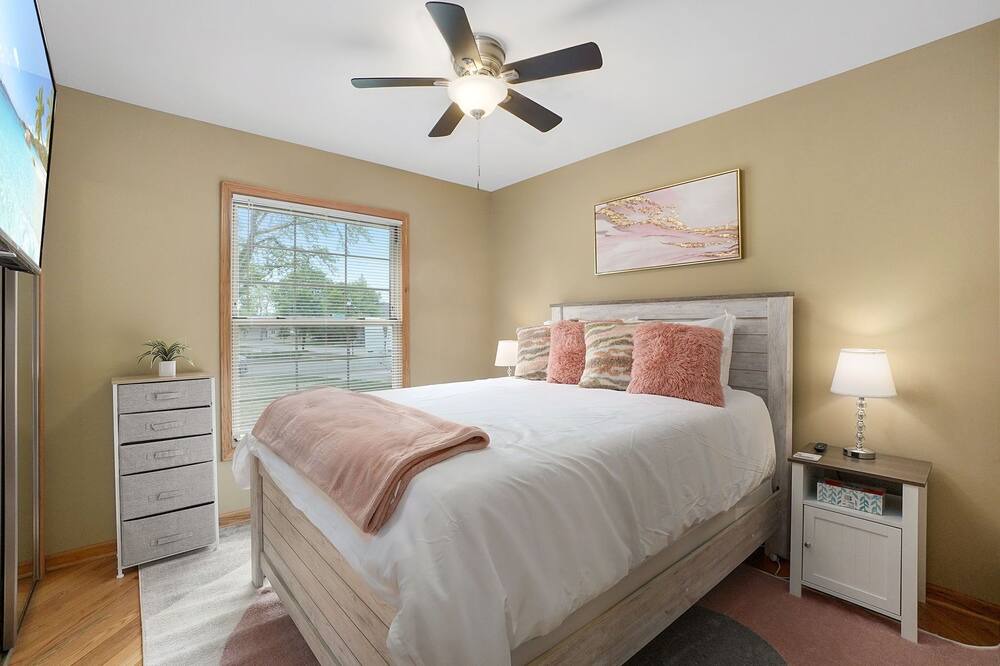 Photo of Bedroom in Elk Grove Village