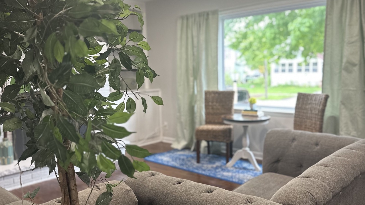Photo of Livingroom in DeKalb