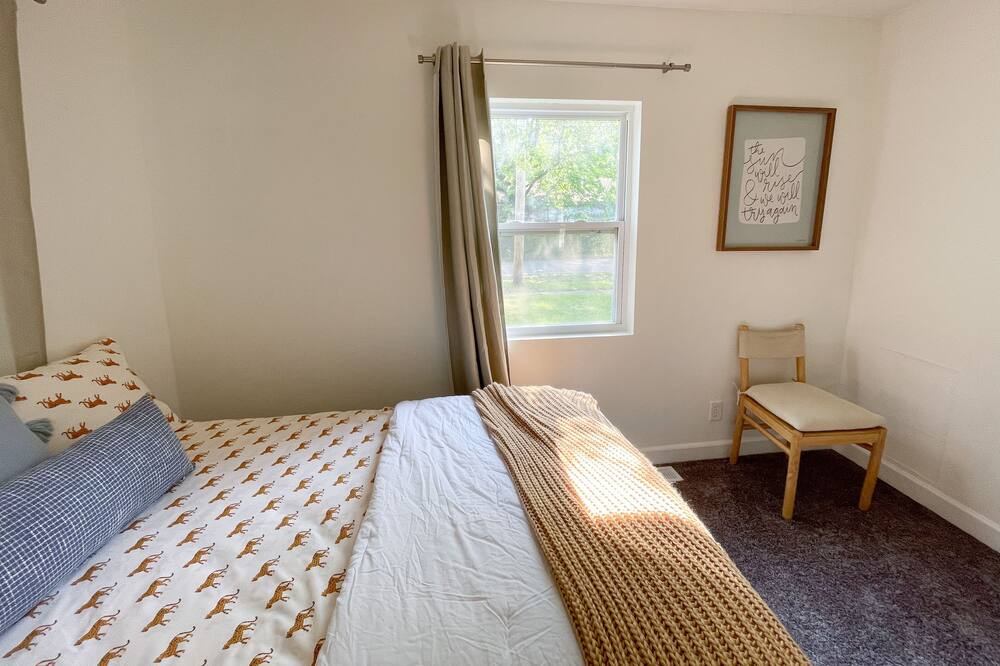 Photo of Bedroom in Carterville
