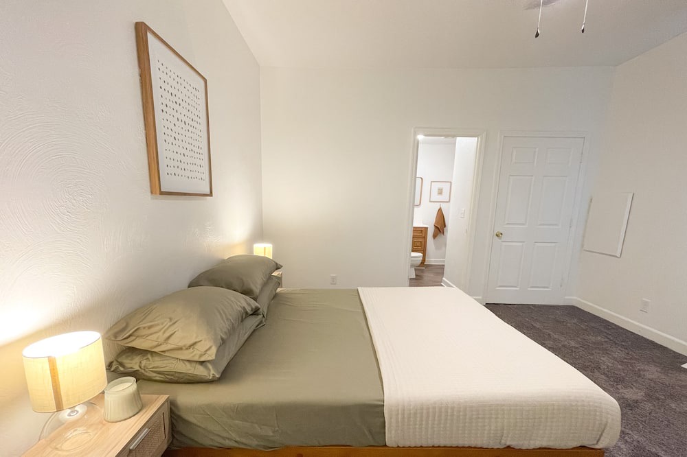 Photo of Bedroom in Carterville