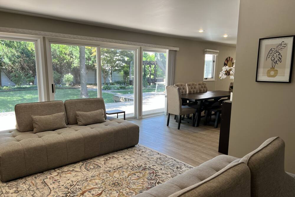 Photo of Livingroom in Champaign