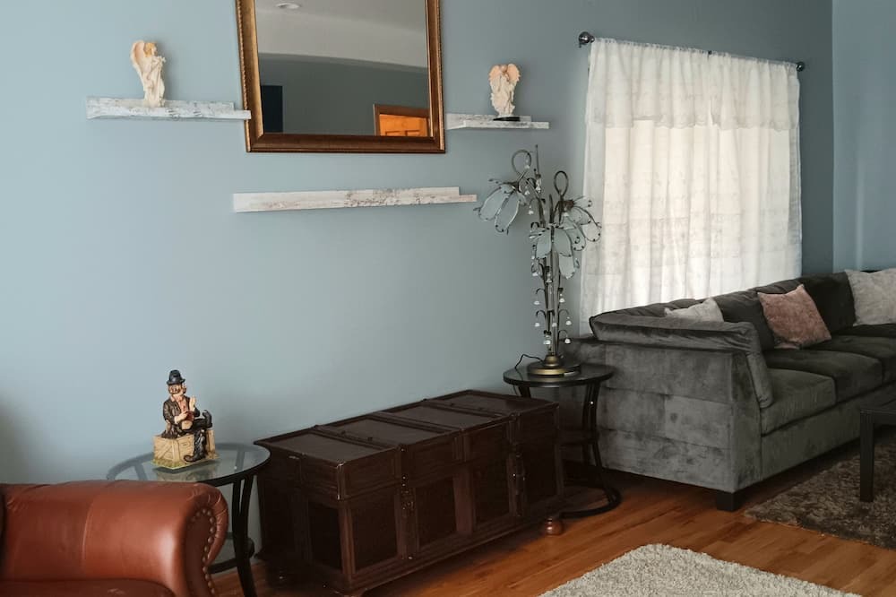 Photo of Livingroom in Summit