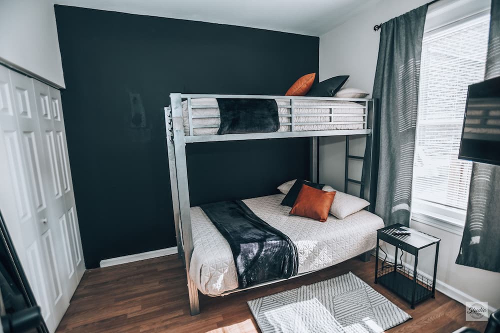 Photo of Bedroom in Pulaski Park
