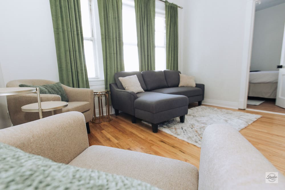 Photo of Livingroom in Pulaski Park