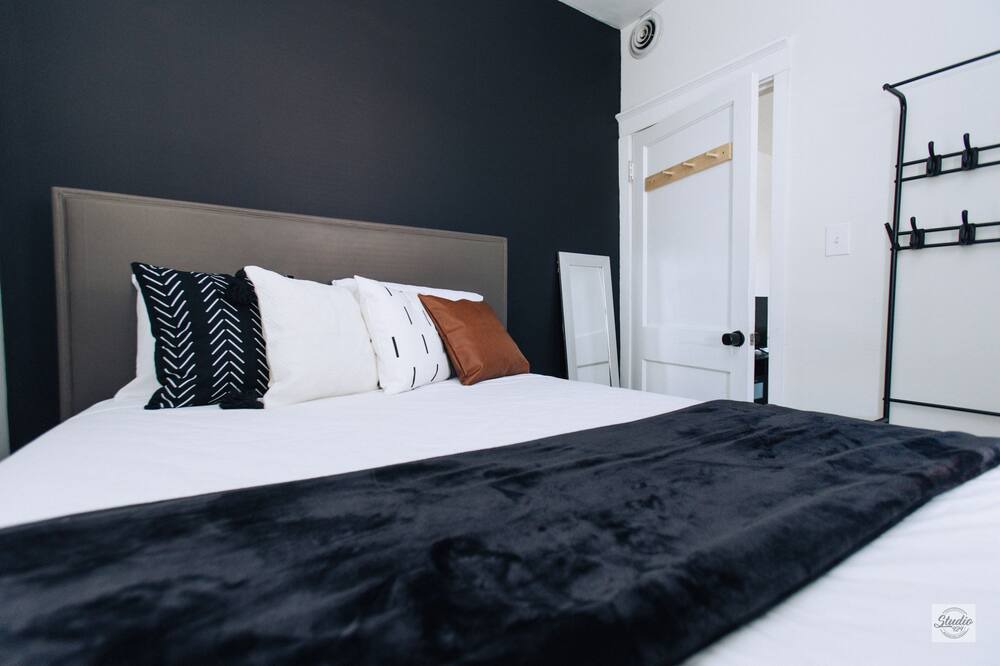 Photo of Bedroom in Pulaski Park
