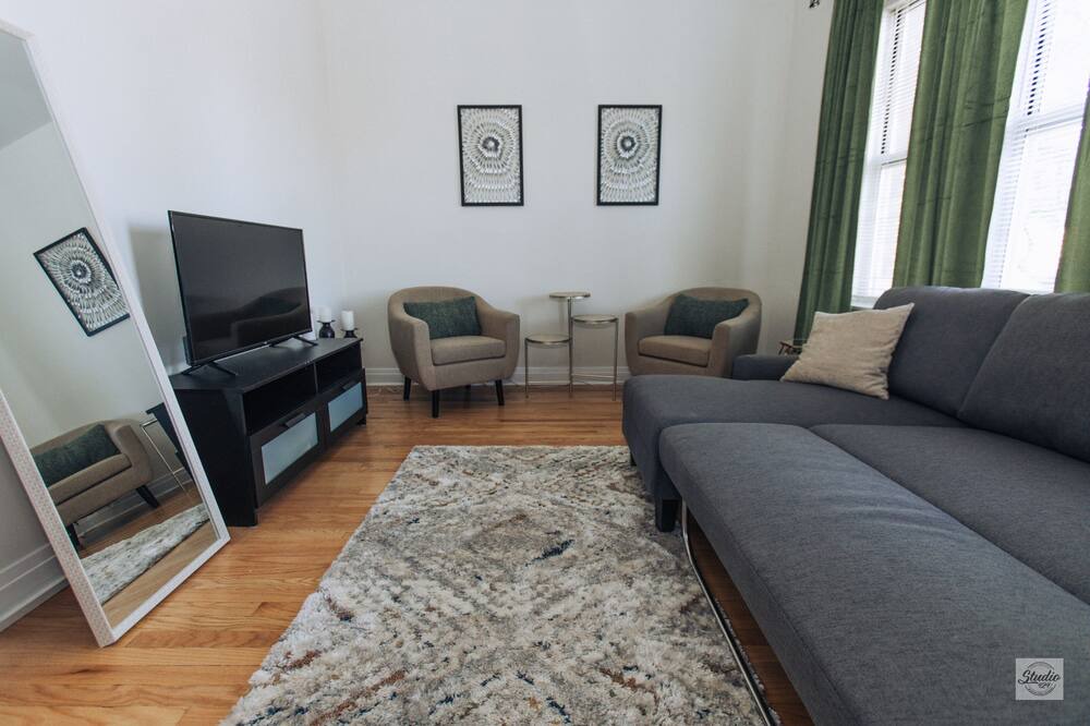 Photo of Livingroom in Pulaski Park