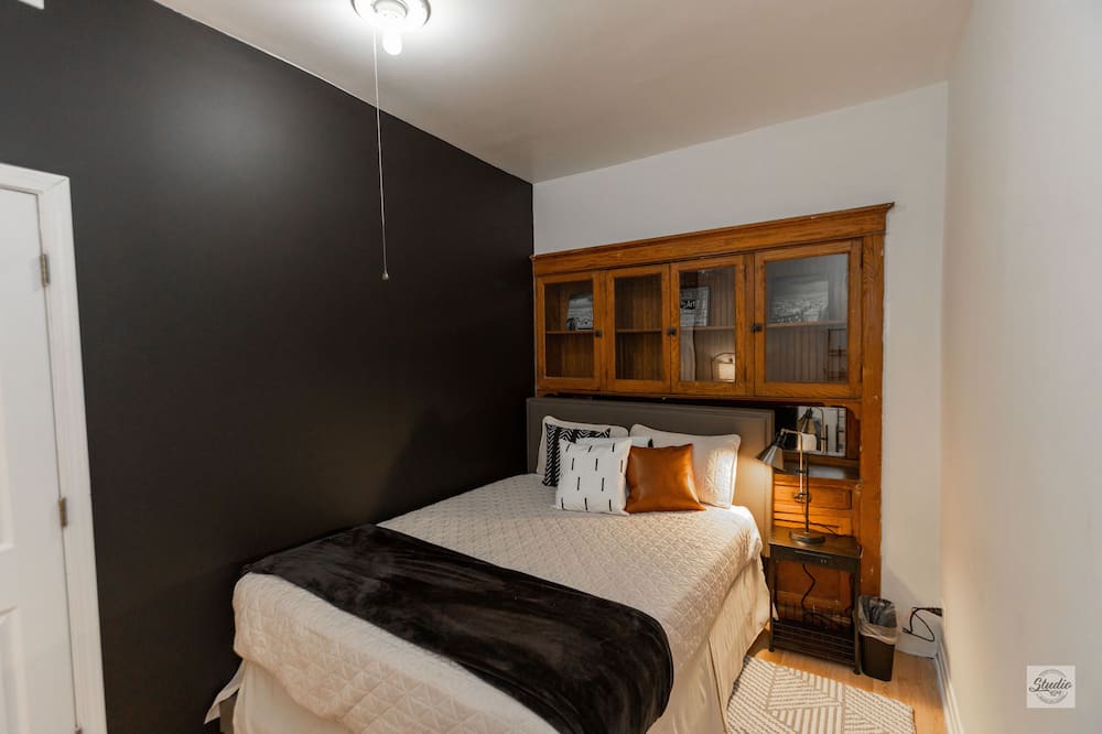 Photo of Bedroom in Pulaski Park