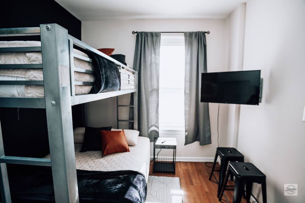 Photo of Bedroom in Pulaski Park