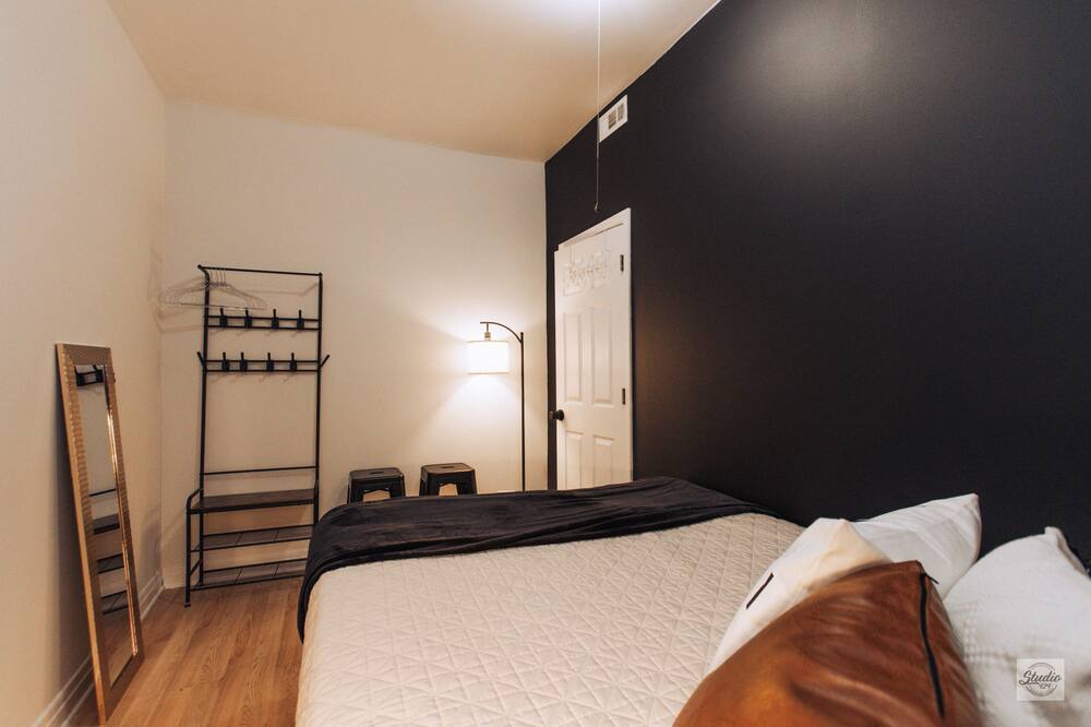 Photo of Bedroom in Pulaski Park
