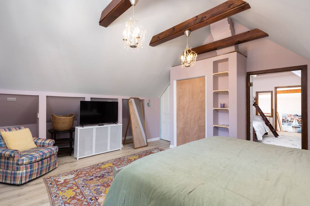 Photo of Bedroom in Rogers Park