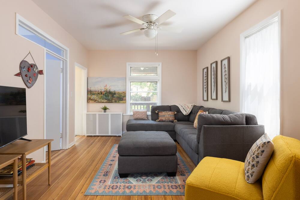 Photo of Livingroom in Rogers Park