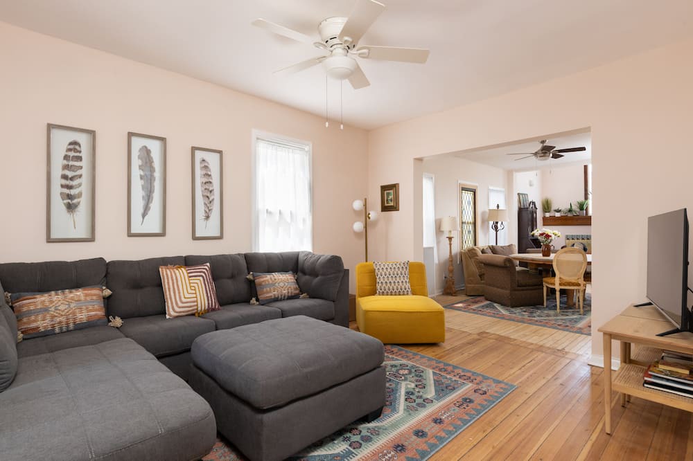 Photo of Livingroom in Rogers Park