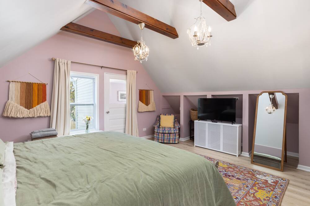 Photo of Bedroom in Rogers Park