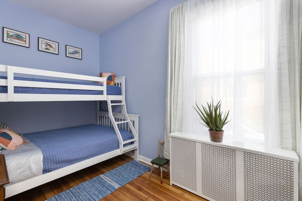 Photo of Bedroom in Rogers Park