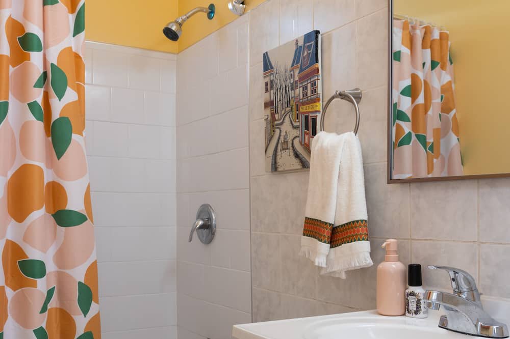 Photo of Bathroom in Rogers Park