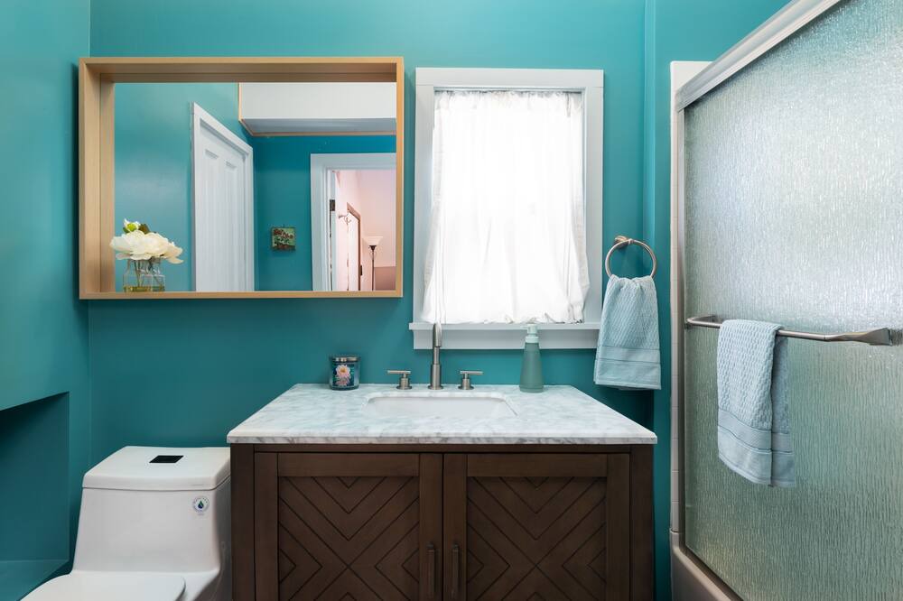 Photo of Bathroom in Rogers Park