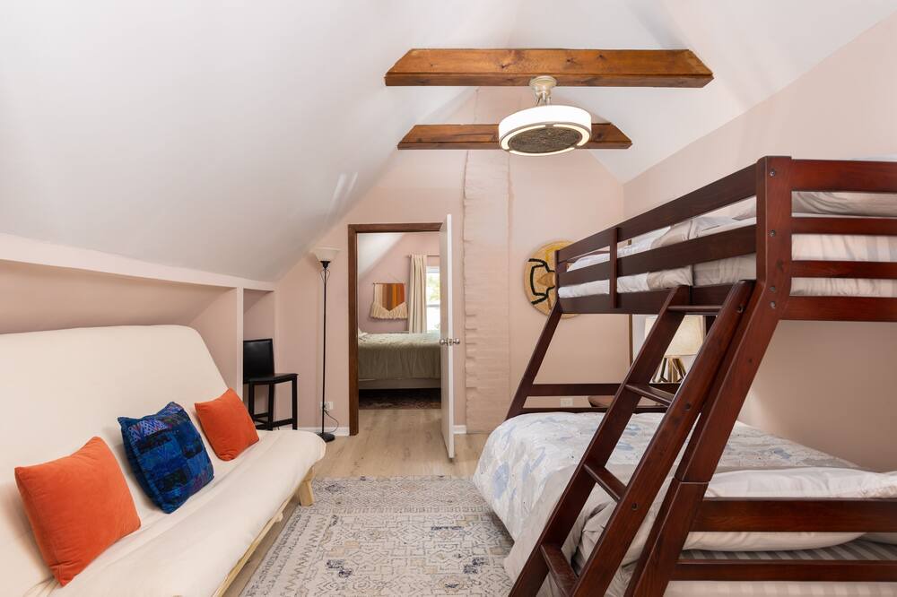 Photo of Bedroom in Rogers Park
