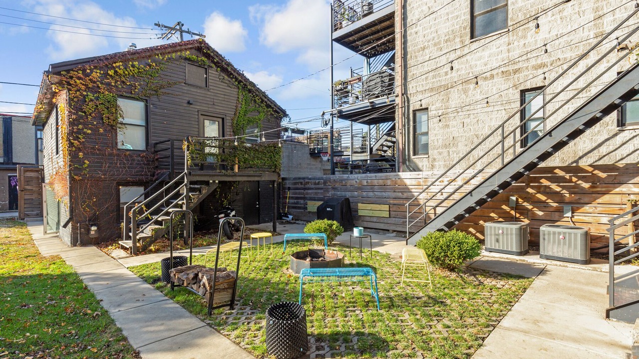 Photo of Outdoor in West Town