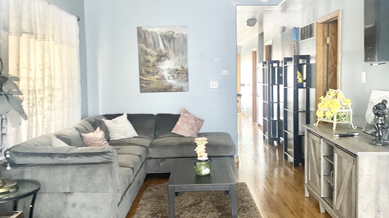 Photo of Livingroom in Blue Island