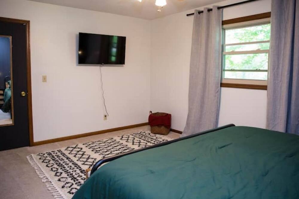 Photo of Bedroom in Benton