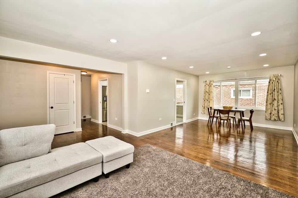 Photo of Livingroom in Skokie