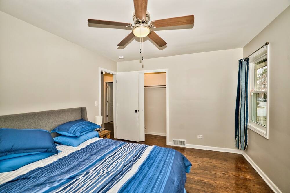 Photo of Bedroom in Skokie