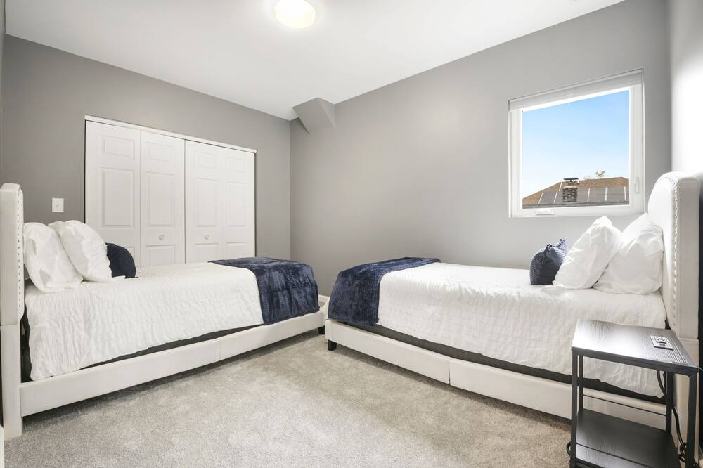 Photo of Bedroom in Bensenville