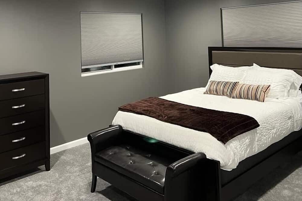 Photo of Bedroom in Bensenville