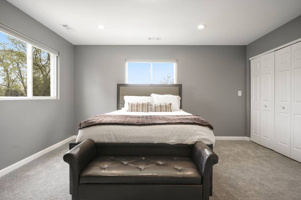 Photo of Bedroom in Bensenville