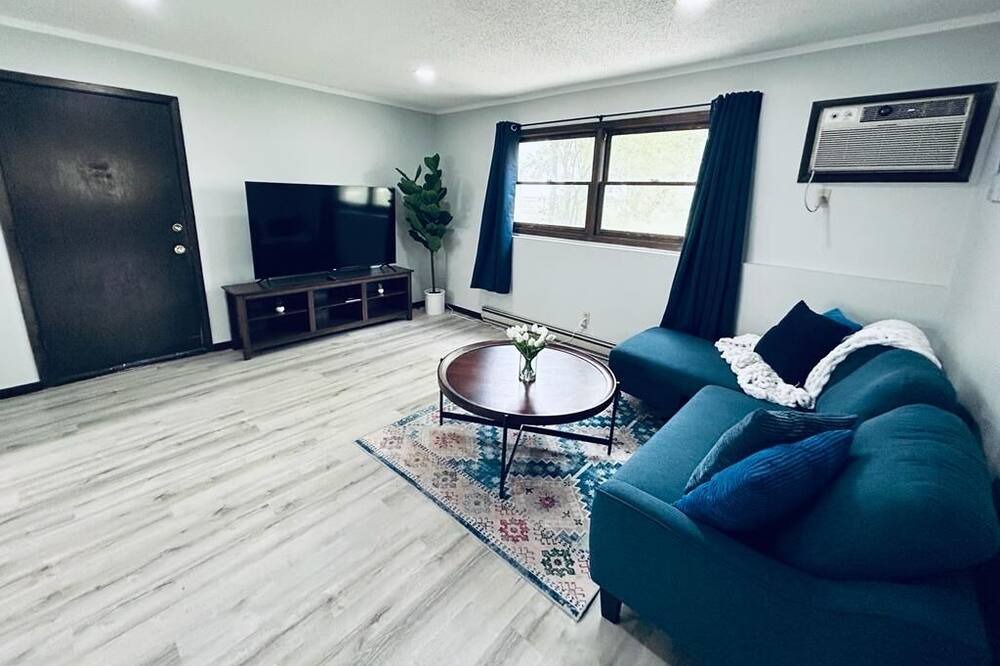 Photo of Livingroom in DeKalb