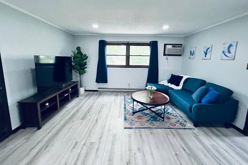 Photo of Livingroom in DeKalb