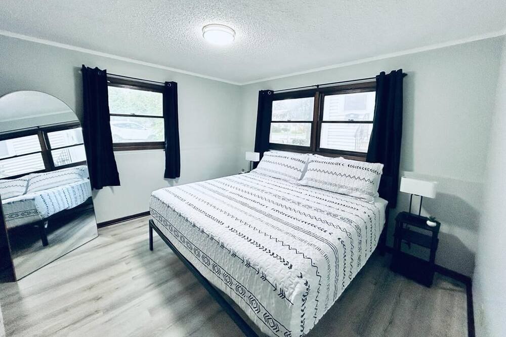 Photo of Bedroom in DeKalb