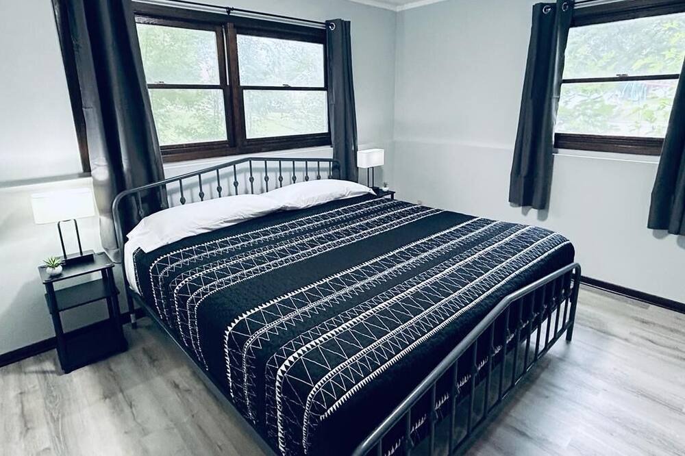 Photo of Bedroom in DeKalb