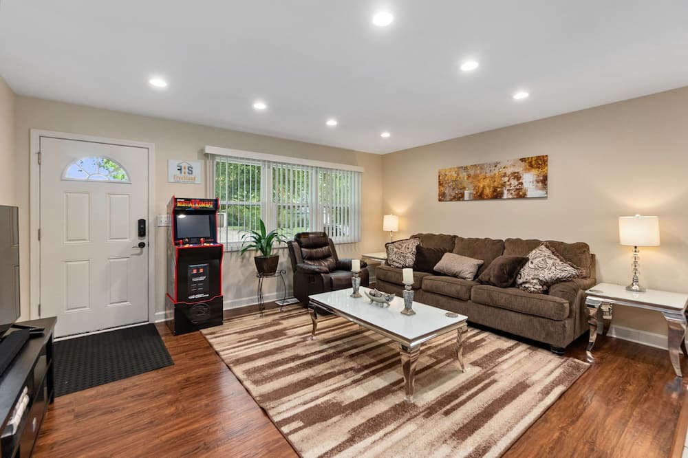 Photo of Livingroom in Wheeling