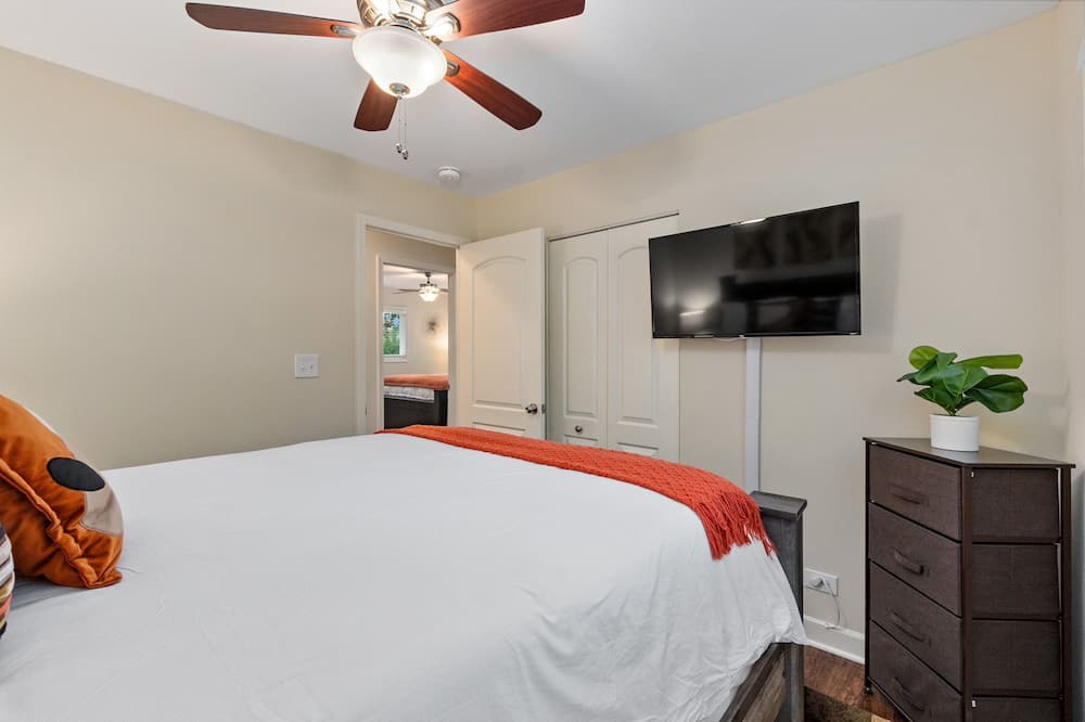 Photo of Bedroom in Wheeling