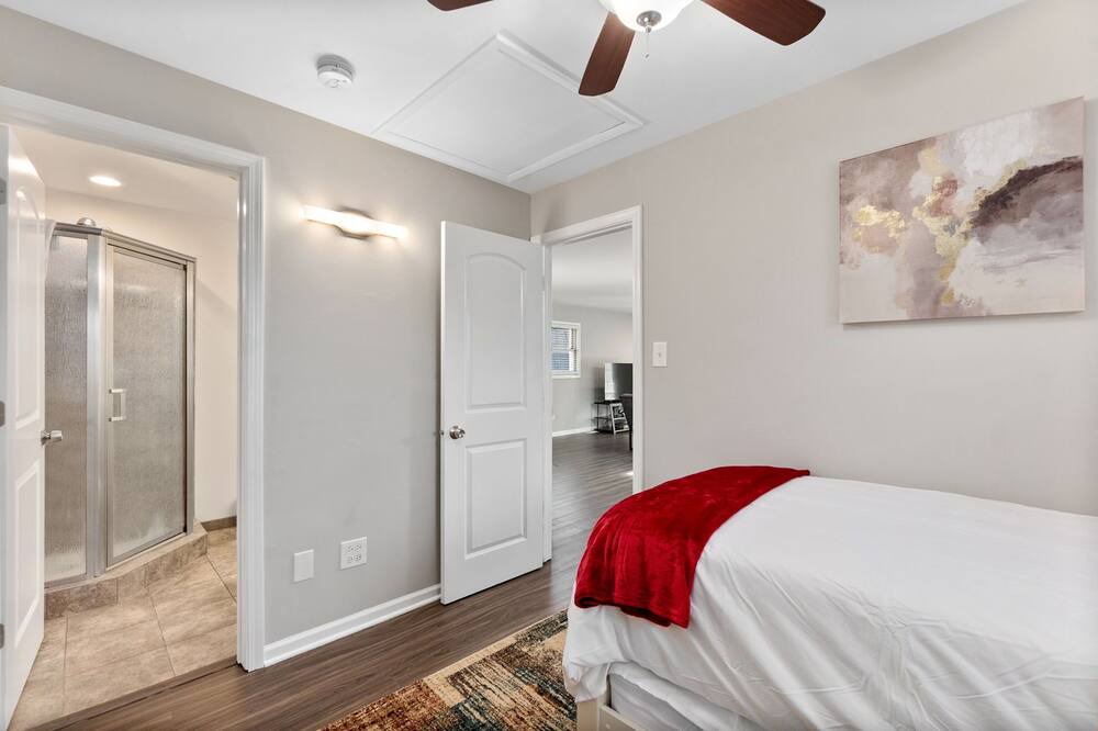 Photo of Bedroom in Oak Lawn