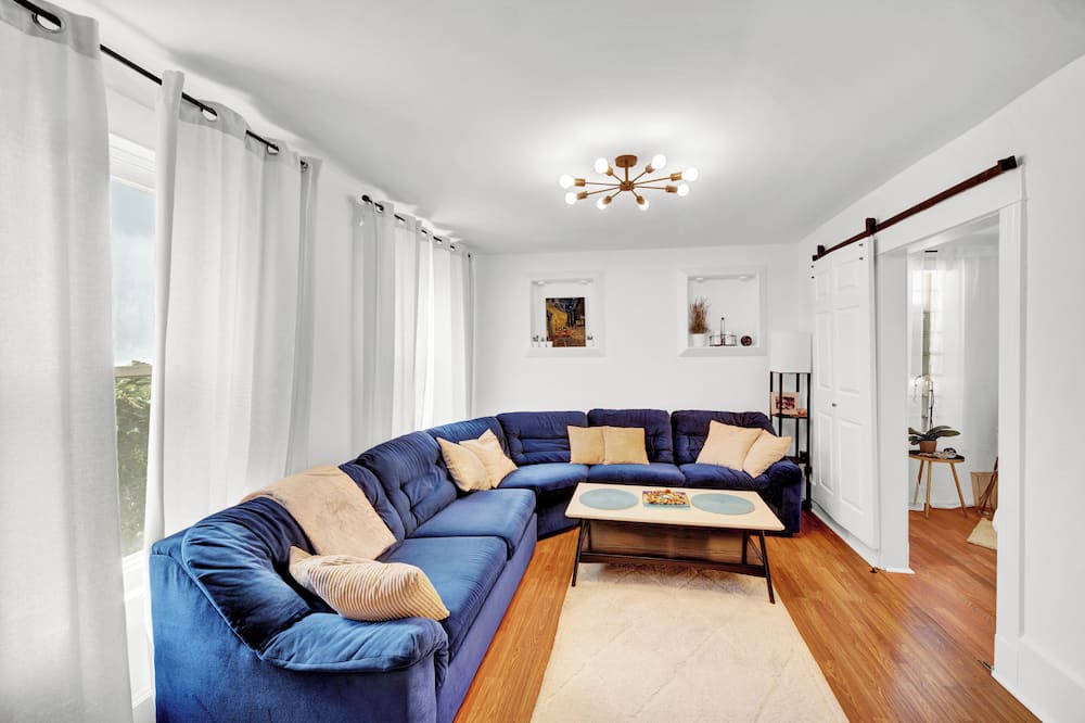 Photo of Livingroom in West Bucktown