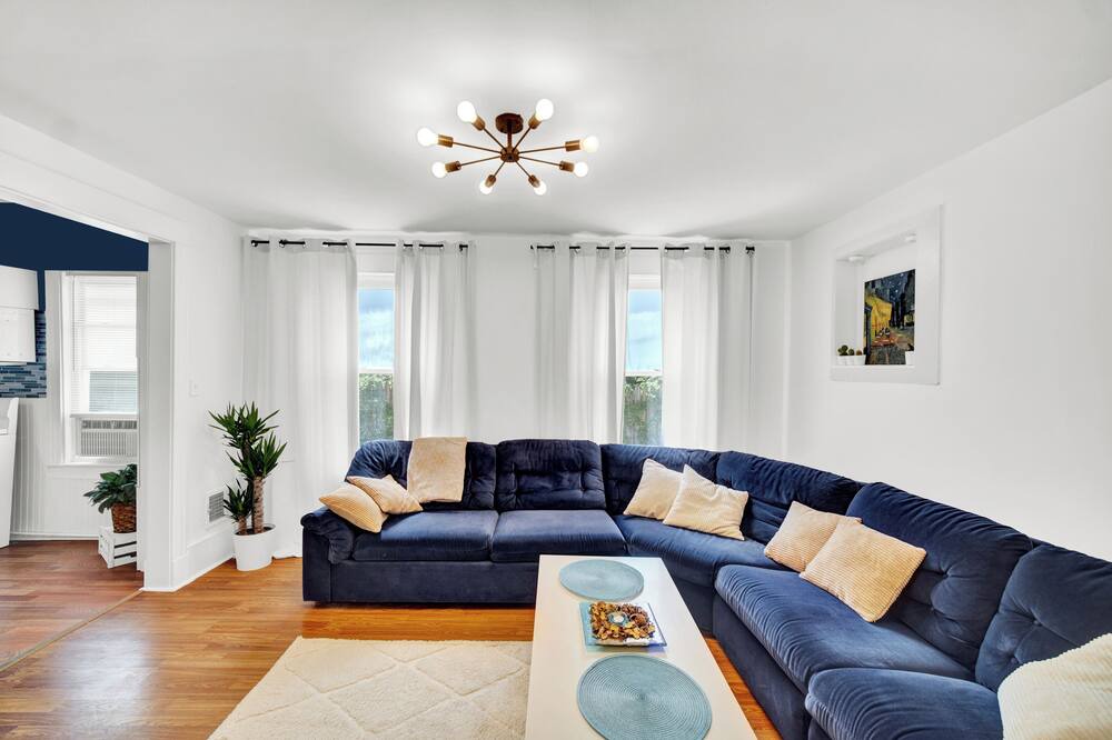 Photo of Livingroom in West Bucktown