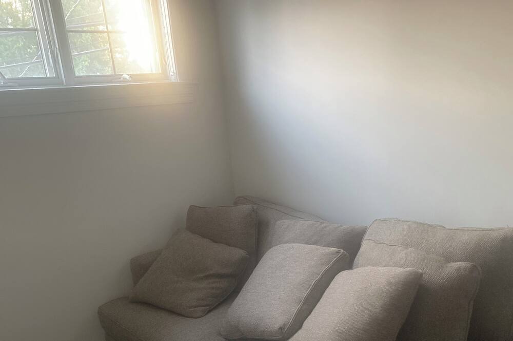 Photo of Livingroom in Edgewater