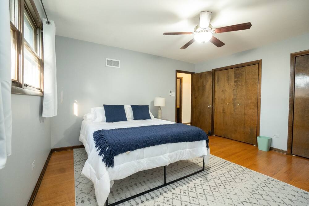 Photo of Bedroom in Palos Hills