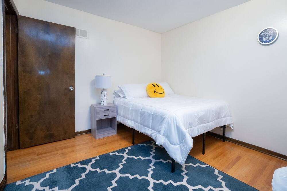 Photo of Bedroom in Palos Hills
