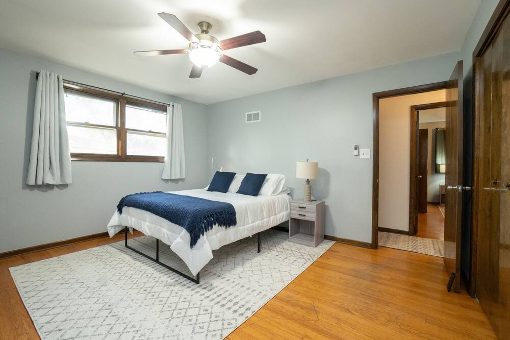Photo of Bedroom in Palos Hills