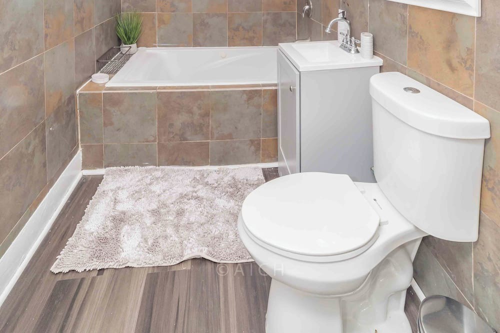 Photo of Bathroom in Roseland