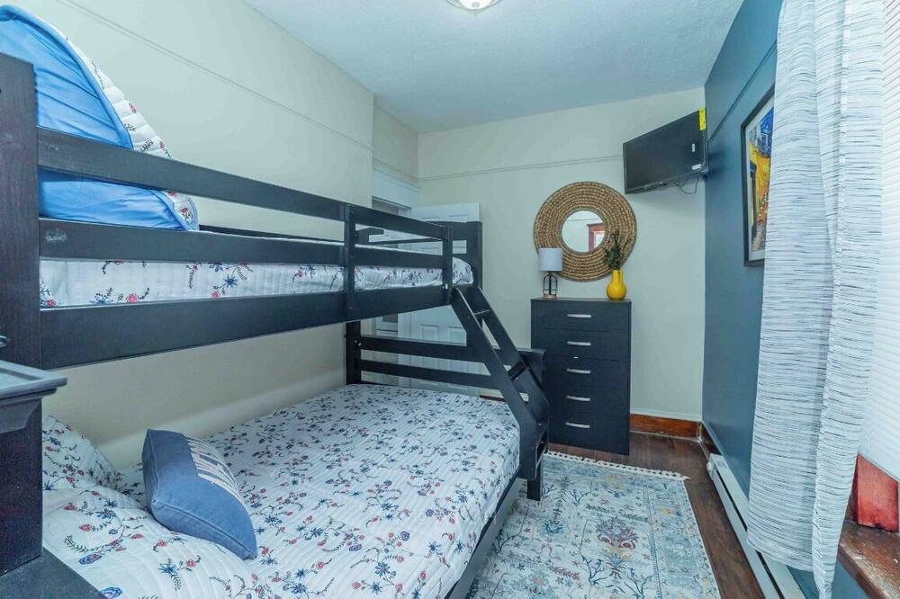 Photo of Bedroom in Roseland
